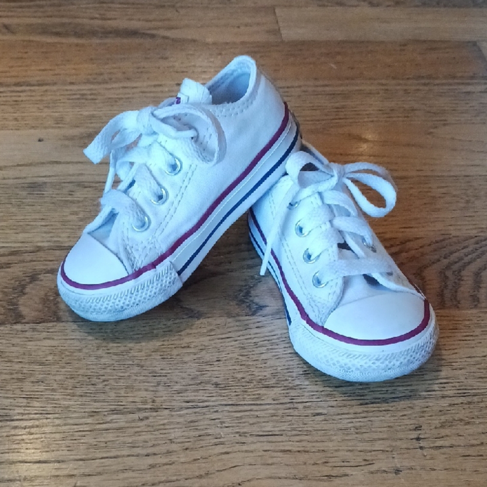 Chuck Taylor All Stars, Classic White, Toddler Size 5